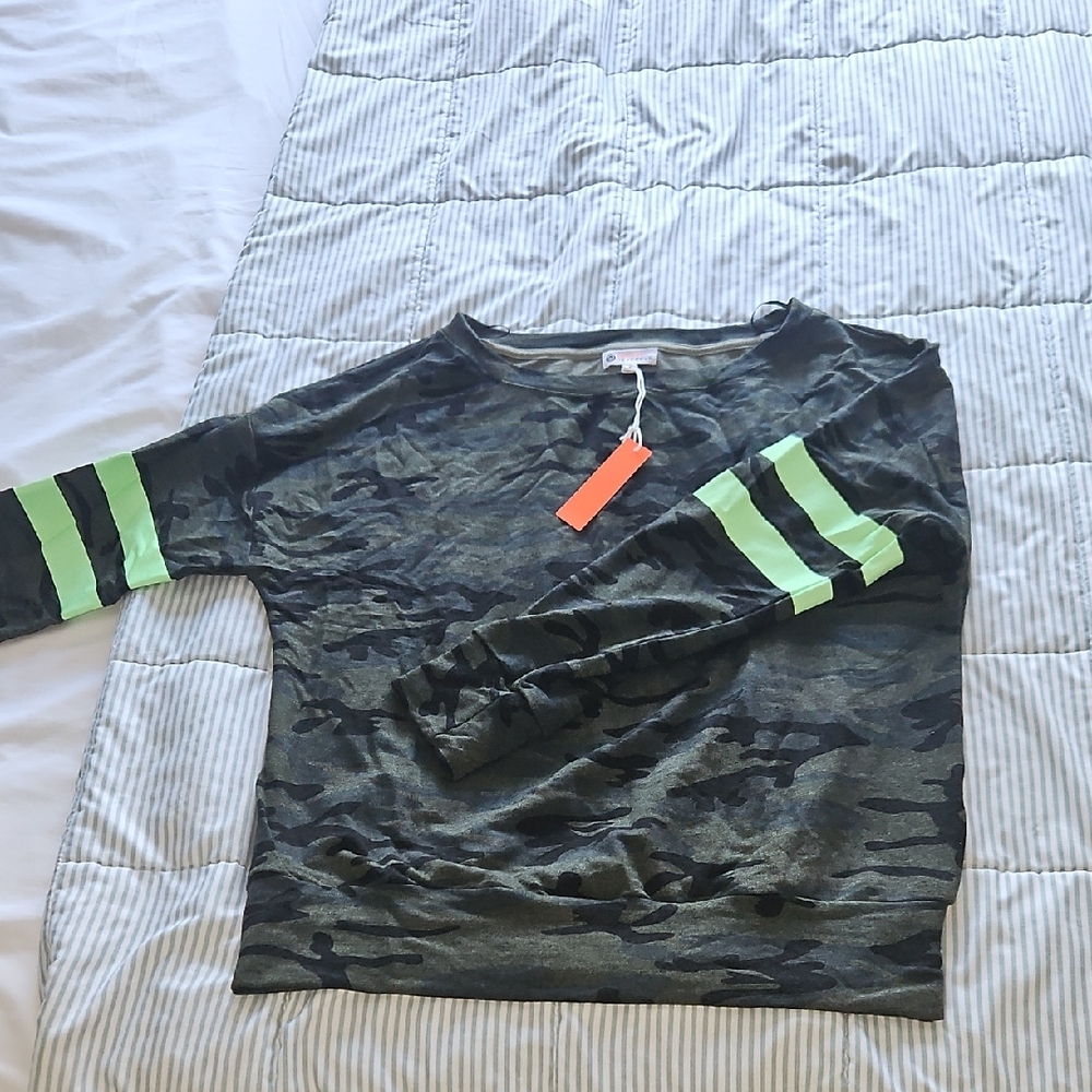 Sundry Green Long Sleeve Tee with Camouflage Pattern